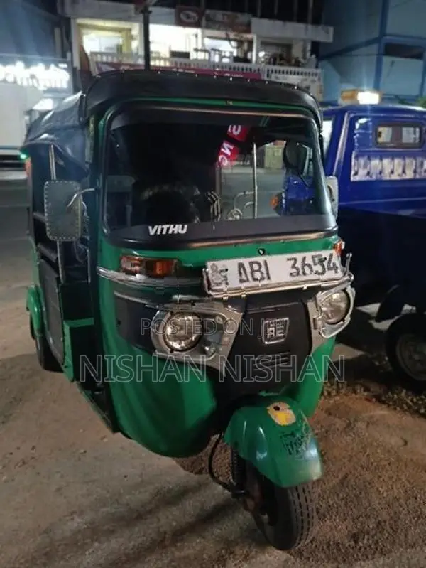 Bajaj RE 2017