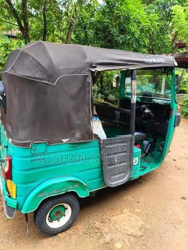Bajaj RE 2015