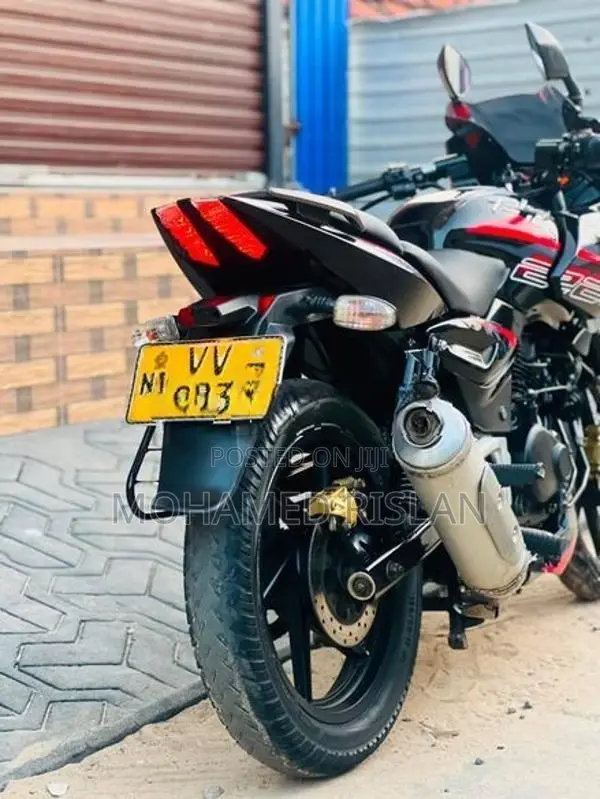 Bajaj Pulsar 220F 2009