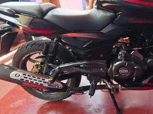 Bajaj Pulsar 180 2018
