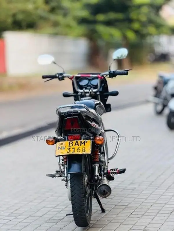 Bajaj CT100 2013