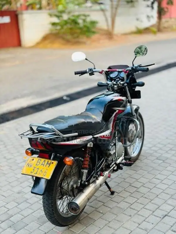 Bajaj CT100 2013