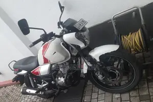 Bajaj V15 2016