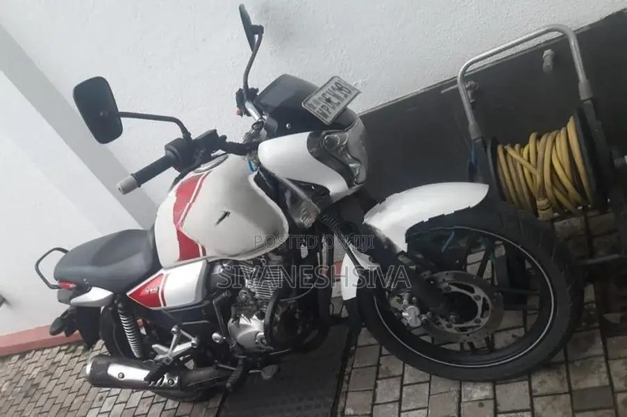 Bajaj V15 2016