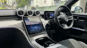 Mercedes Benz C200 AMG Premium Plus 2025