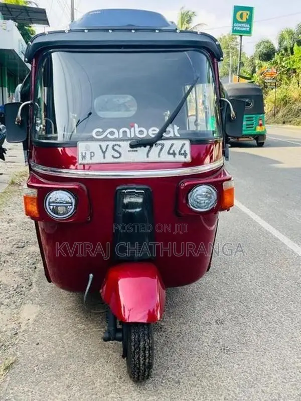 Bajaj RE 2011