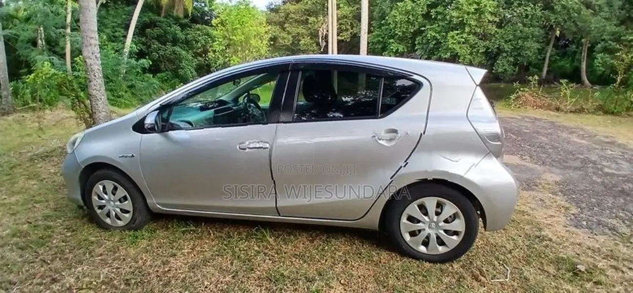 Toyota Aqua 2012