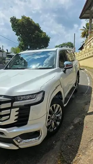 Toyota Land Cruiser LC300 ZX 2025