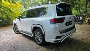 Toyota Land Cruiser LC300 ZX 2025