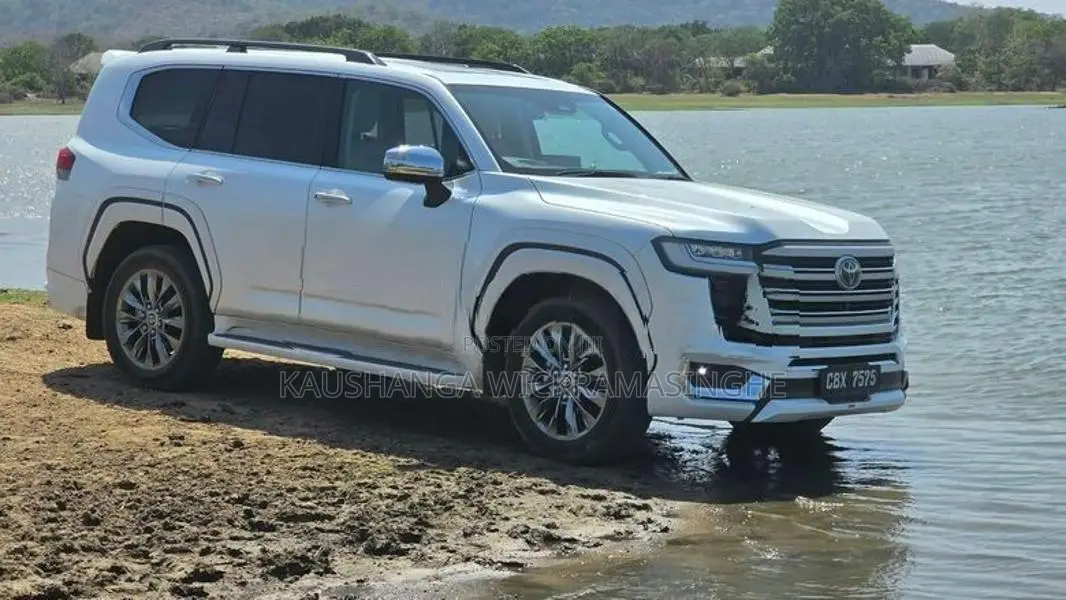 Toyota Land Cruiser LC300 ZX 2025