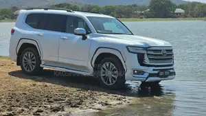Toyota Land Cruiser LC300 ZX 2025