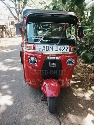 Bajaj RE 2017