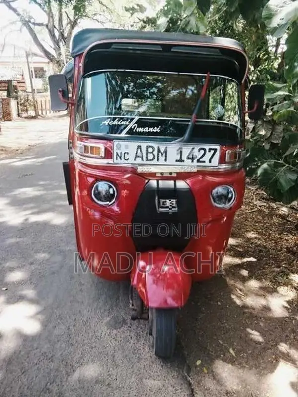 Bajaj RE 2017