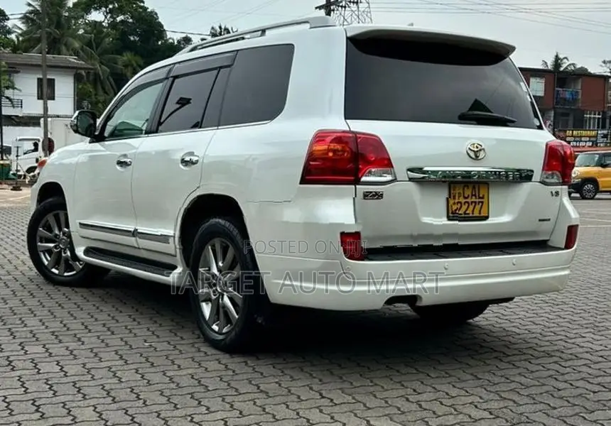 Toyota Land Cruiser Sahara V8 ZX 2015
