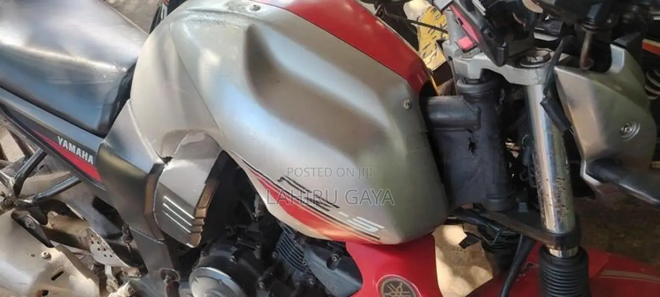Yamaha FZ S 2011