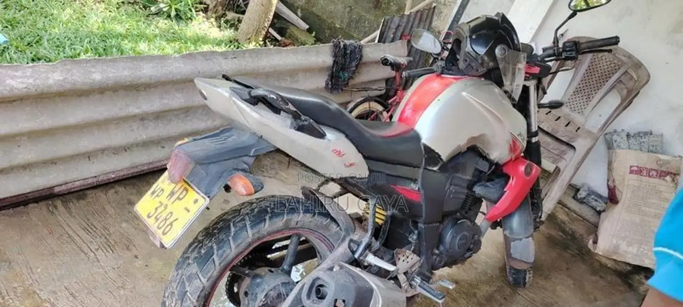 Yamaha FZ S 2011