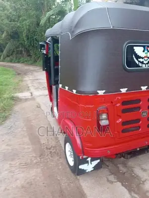 Bajaj RE 2017