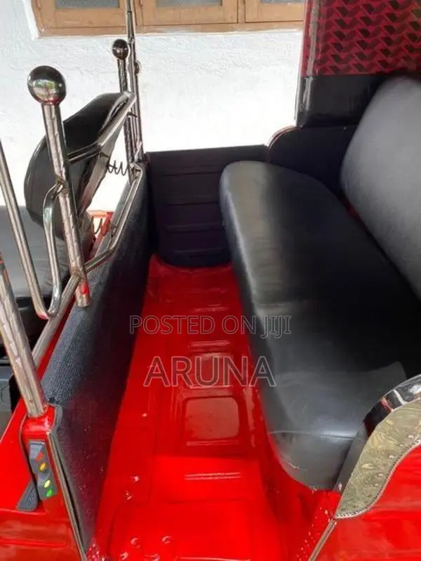Bajaj RE 2015