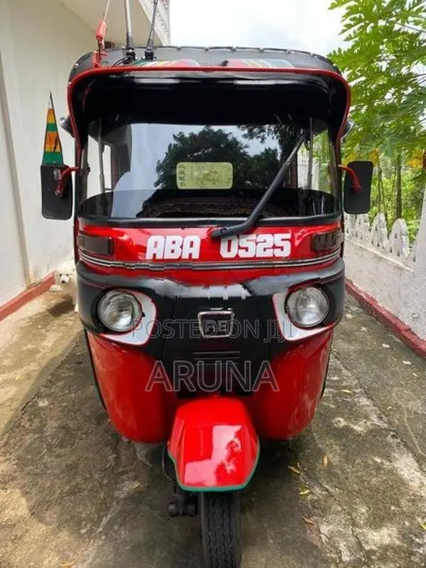 Bajaj RE 2015