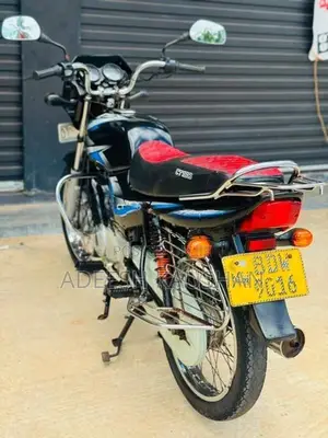 Bajaj CT100 2016