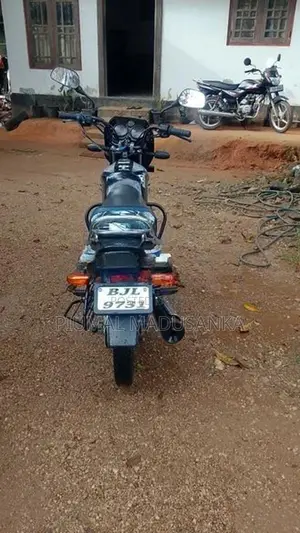 Bajaj CT100 2025