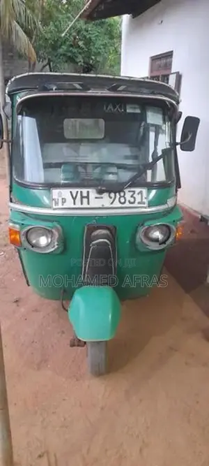 Bajaj RE 2011