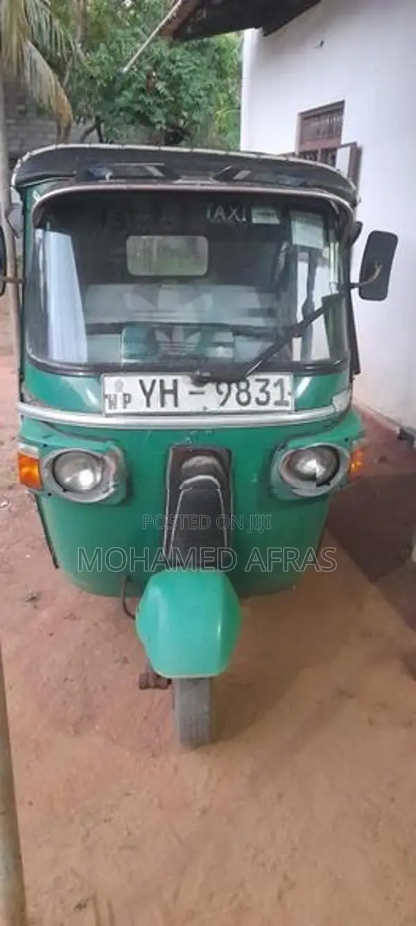 Bajaj RE 2011