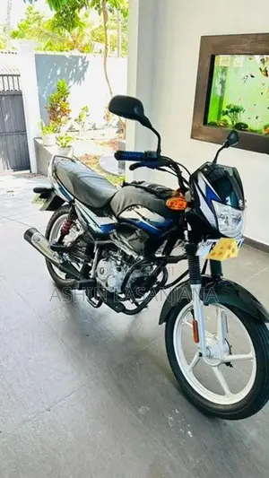 Bajaj CT100 2025