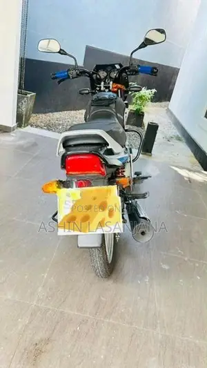 Bajaj CT100 2025
