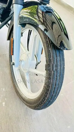 Bajaj CT100 2025
