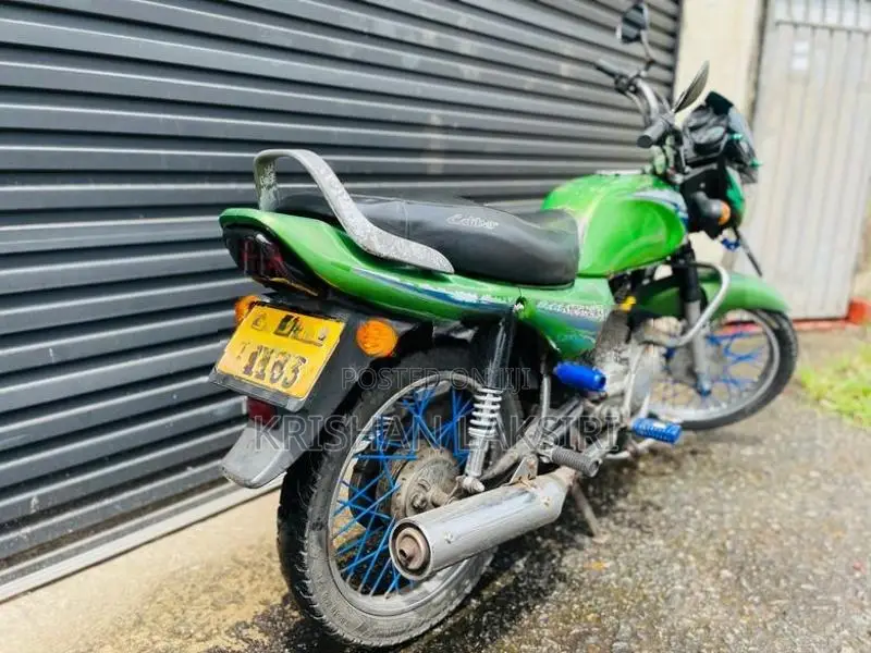Bajaj Caliber 2004
