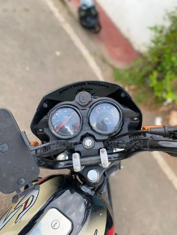 Bajaj CT100 ES 2025