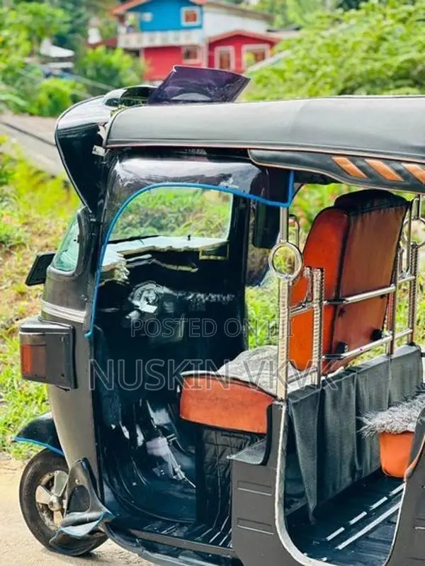Bajaj RE 2012