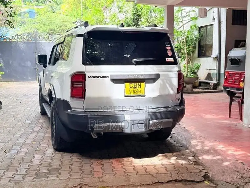 Toyota Land Cruiser Prado 250 VX 2024