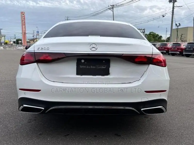 Mercedes Benz E200 Avantgarde AMG Line 2025