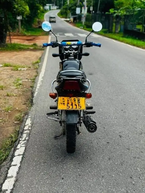 Bajaj CT100 2018