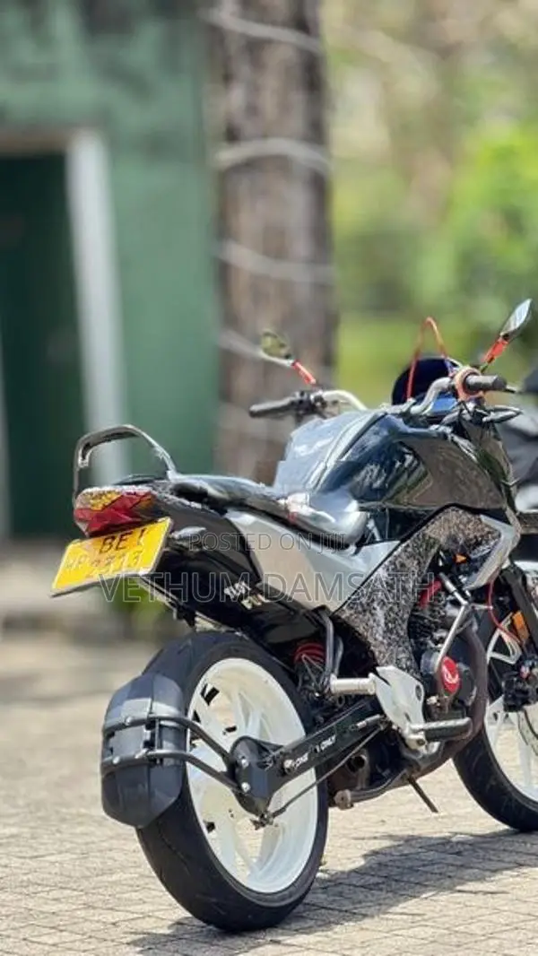 Honda CB Hornet 2016