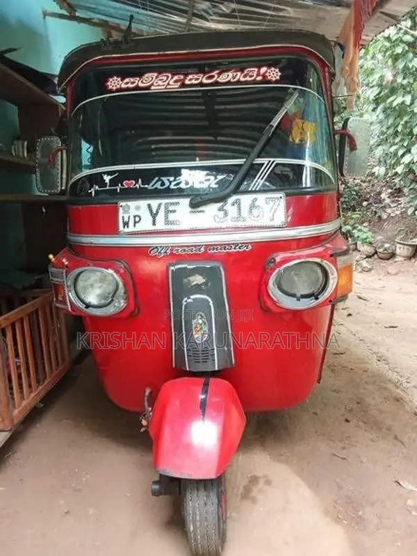 Bajaj RE 2011