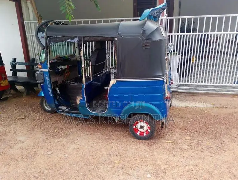 Bajaj RE 2016