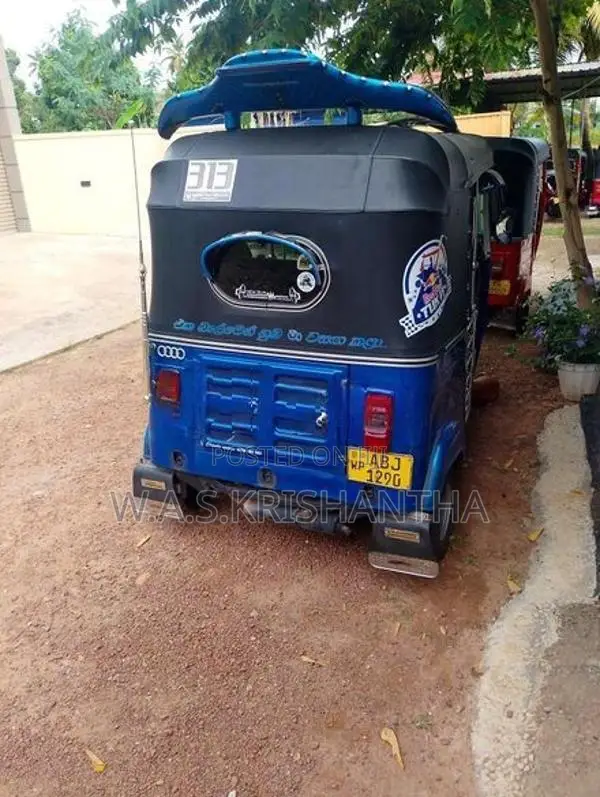 Bajaj RE 2016
