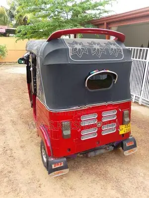 Bajaj RE 2016