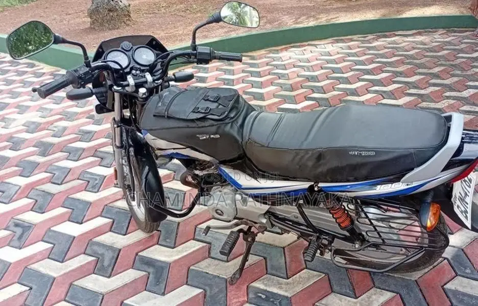 Bajaj CT100 2025