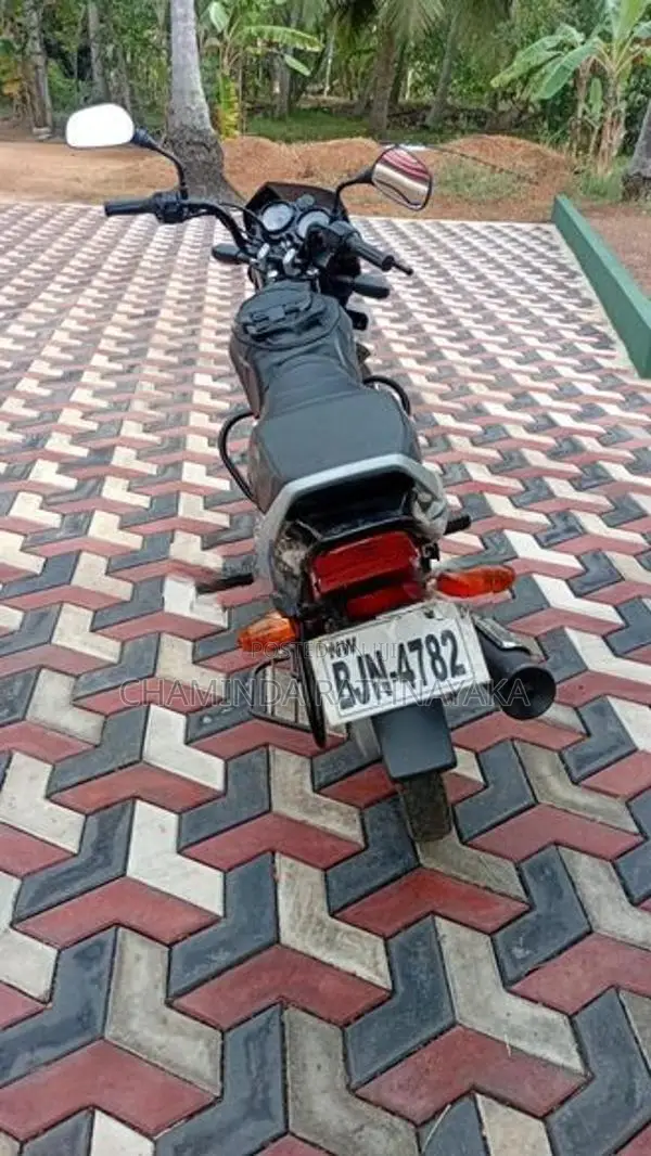 Bajaj CT100 2025