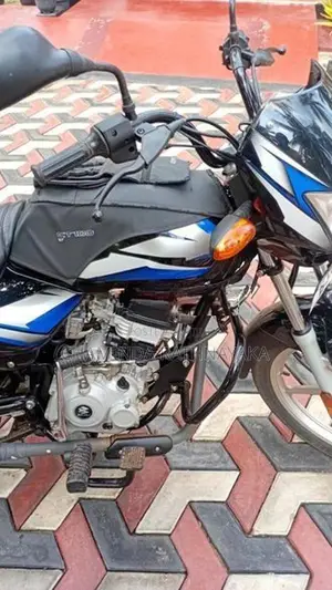 Bajaj CT100 2025