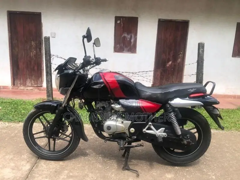 Bajaj V15 2017