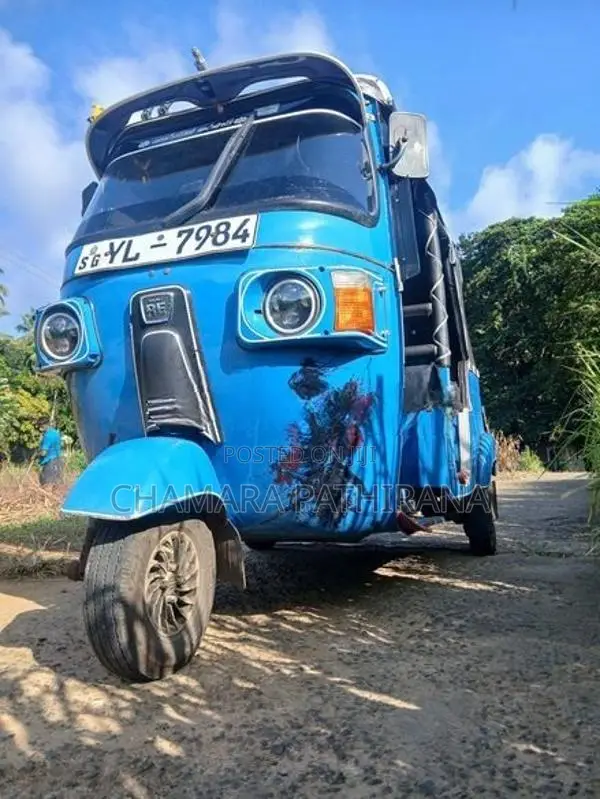 Bajaj RE 2011