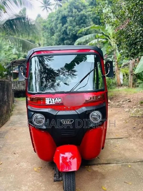 Bajaj RE 2025