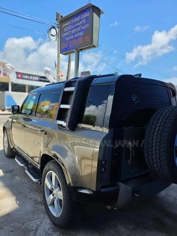 Land Rover Defender 2025