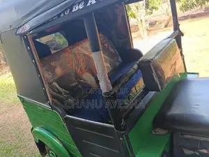 Bajaj RE 205 2010