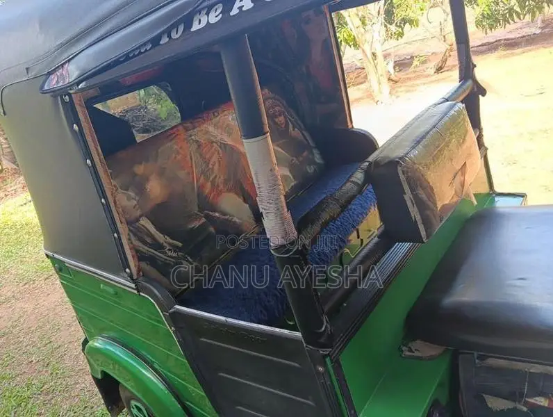 Bajaj RE 205 2010